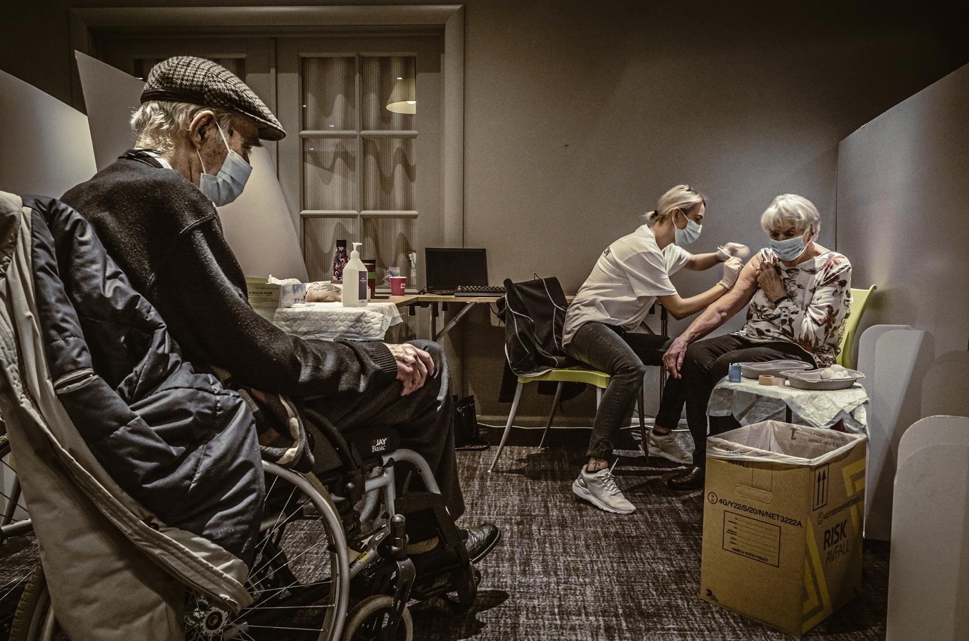 European Photography Awards Winner - The seniors at the vaccine center