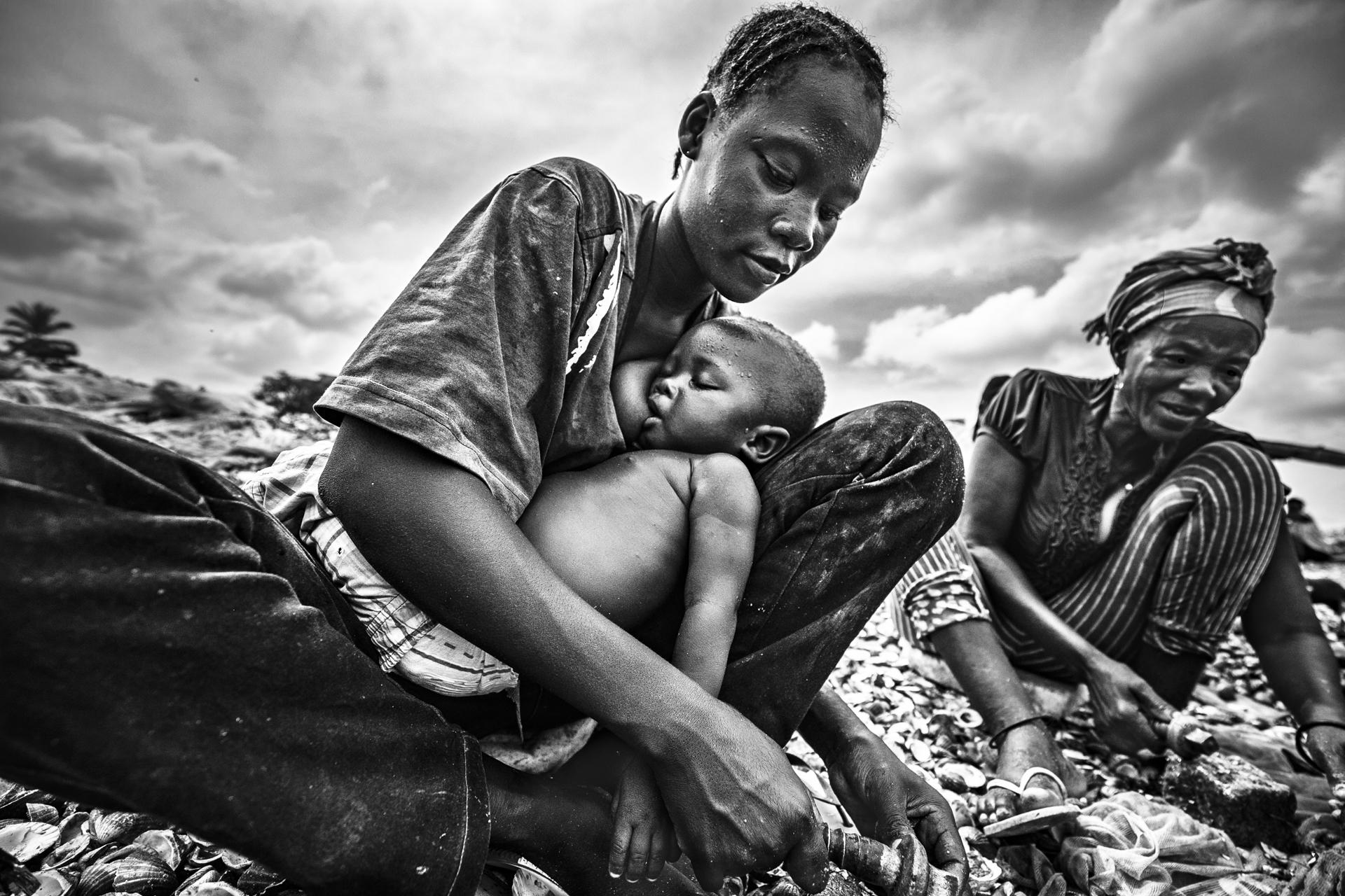 European Photography Awards Winner - Resilient mothers