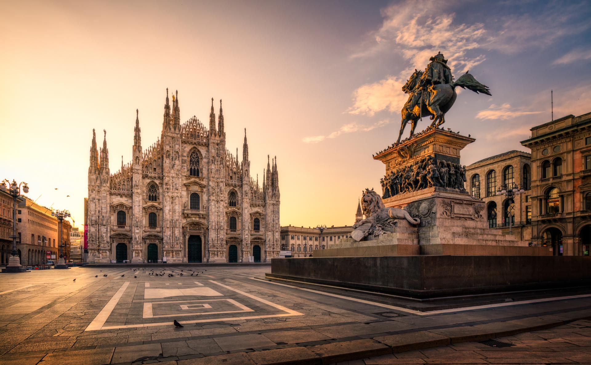 European Photography Awards Winner - Dawn's Majesty: Piazza del Duomo