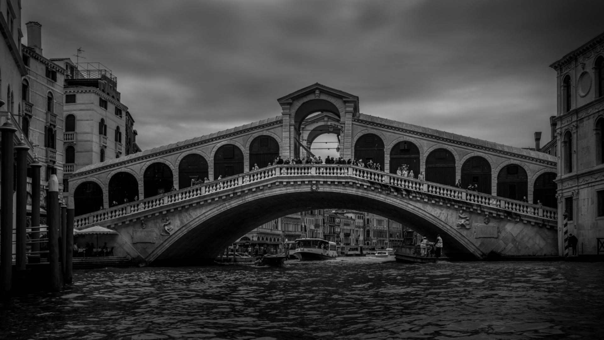 European Photography Awards Winner - Capturing the Rialto's Charm