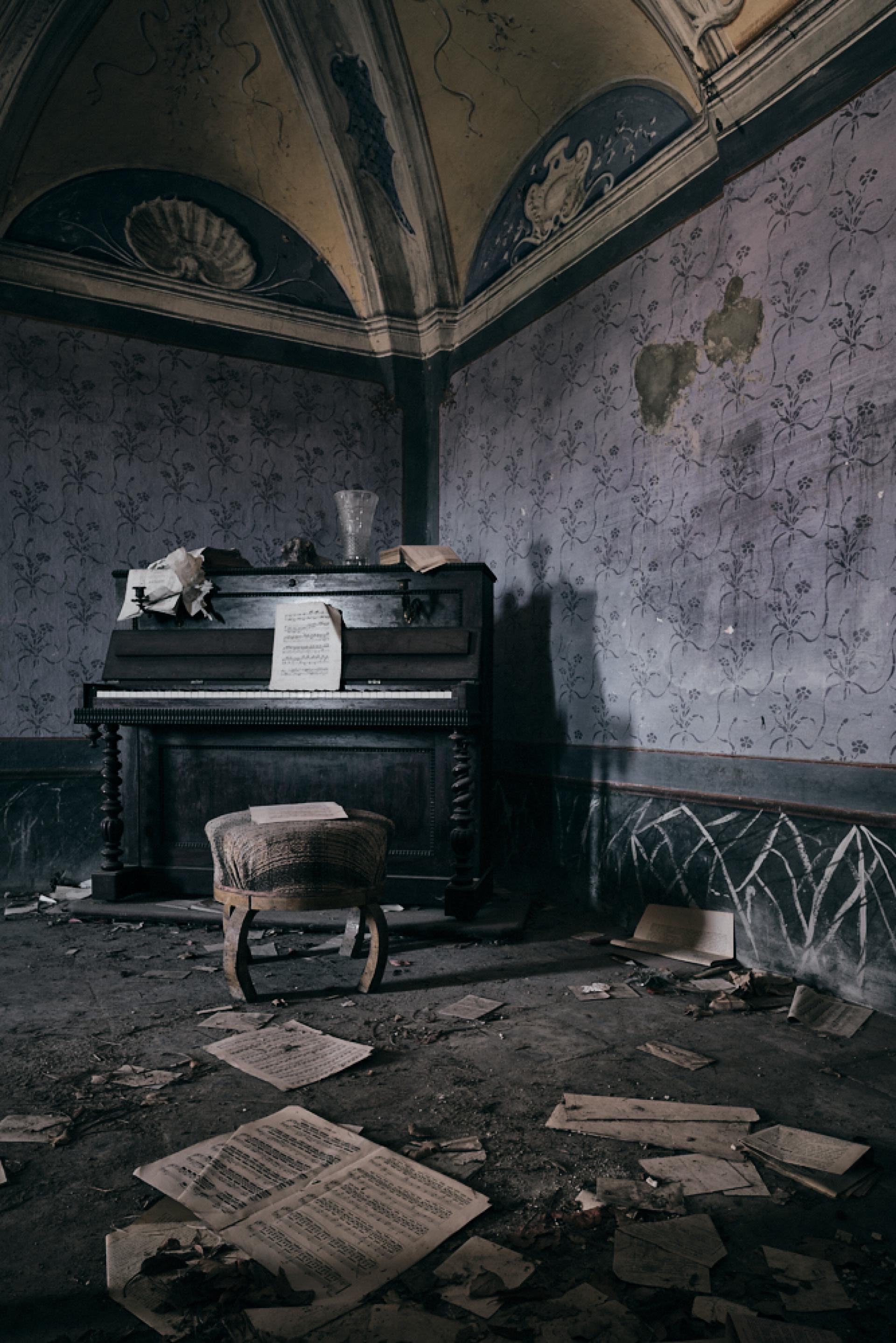 European Photography Awards Winner - play it again Sam