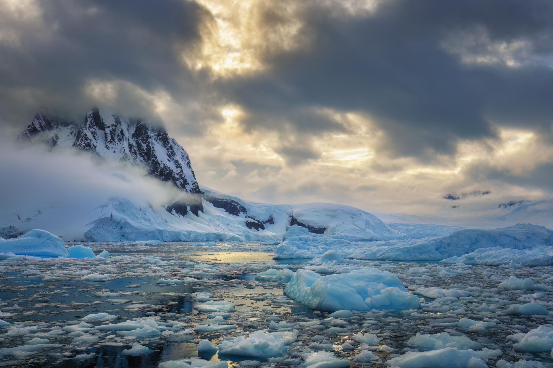 European Photography Awards Winner - Antarctic contrasts