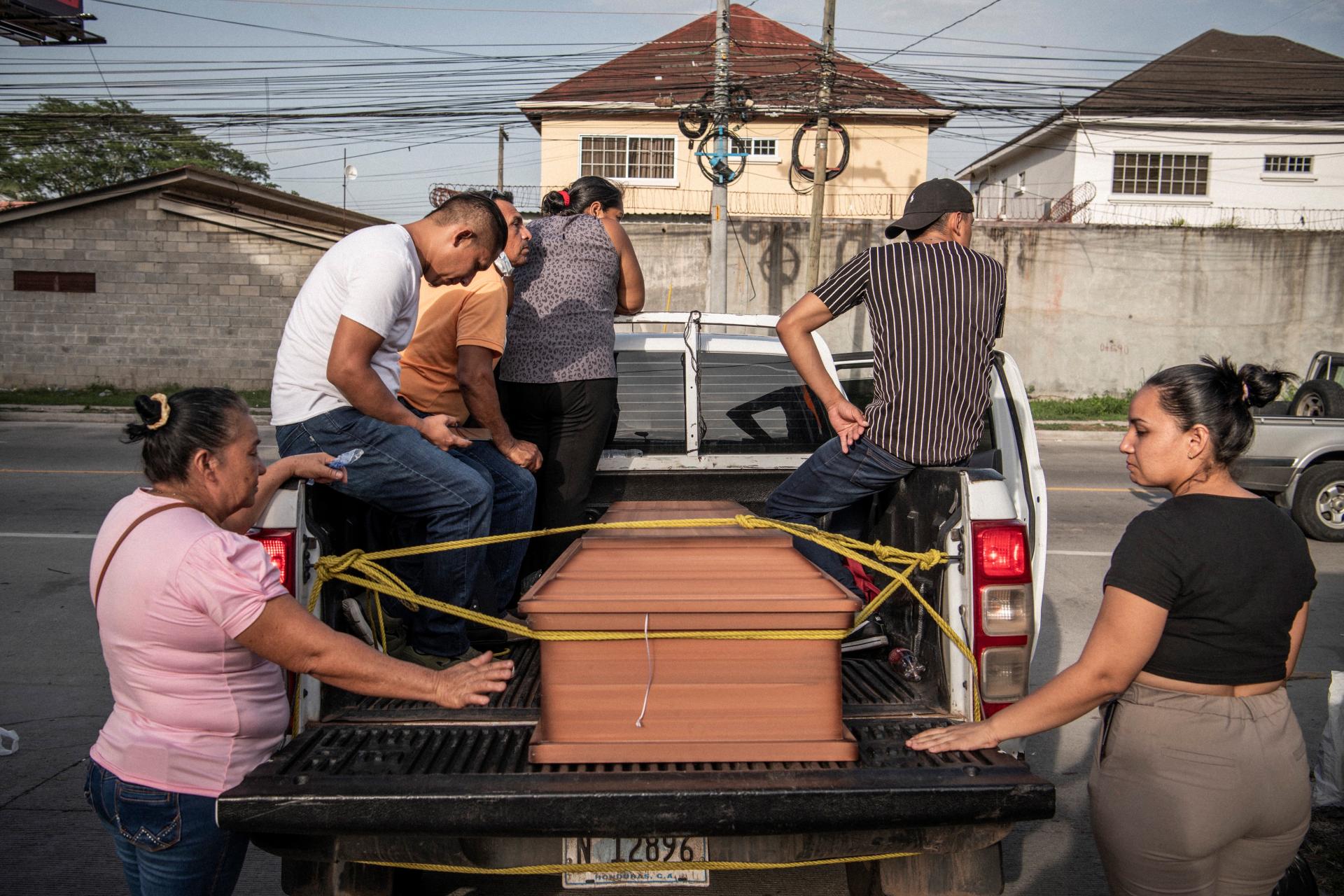 European Photography Awards Winner - LACRIME E PROIETTILI