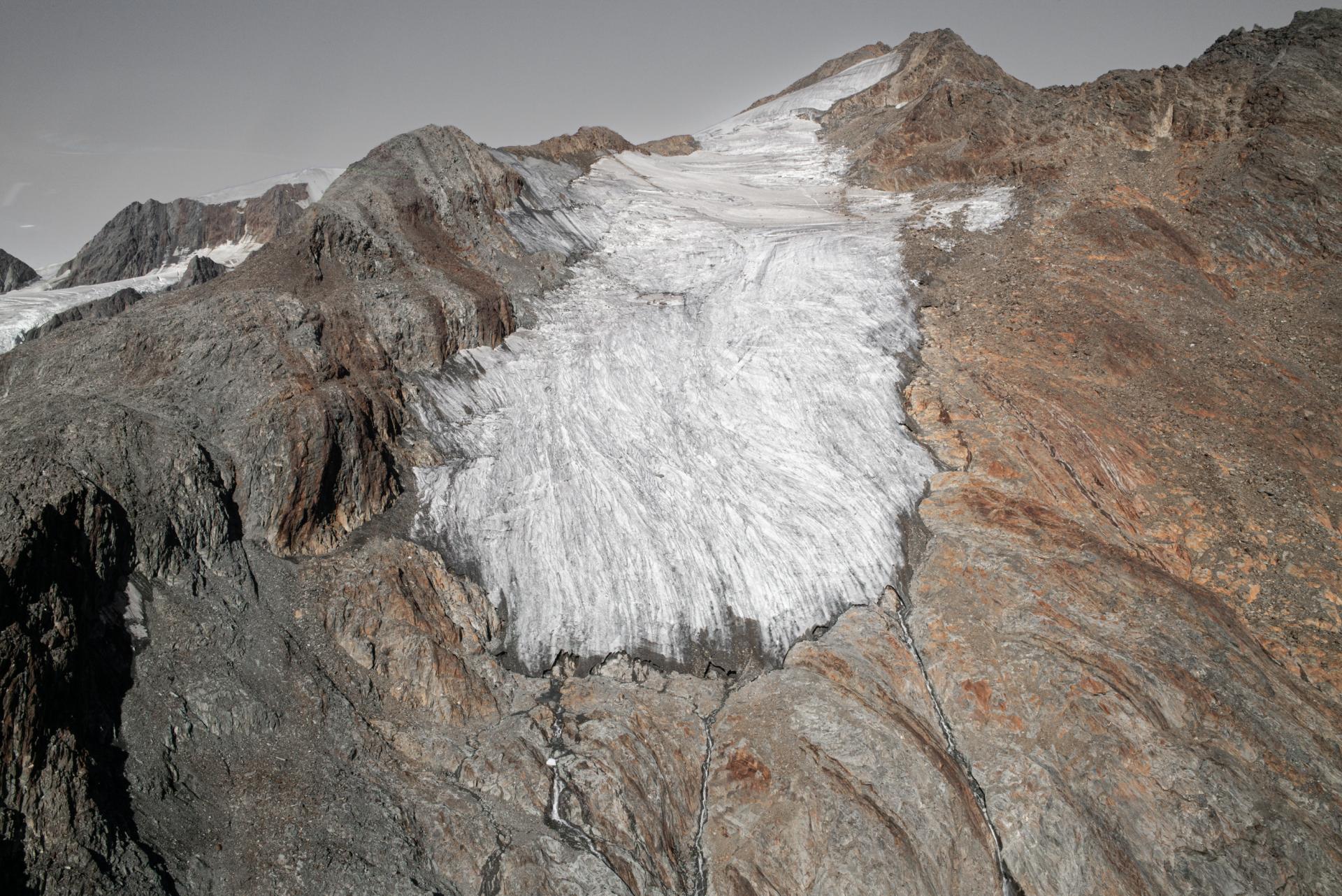 European Photography Awards Winner - 0,32m THE GLACIERS ARE MELTING