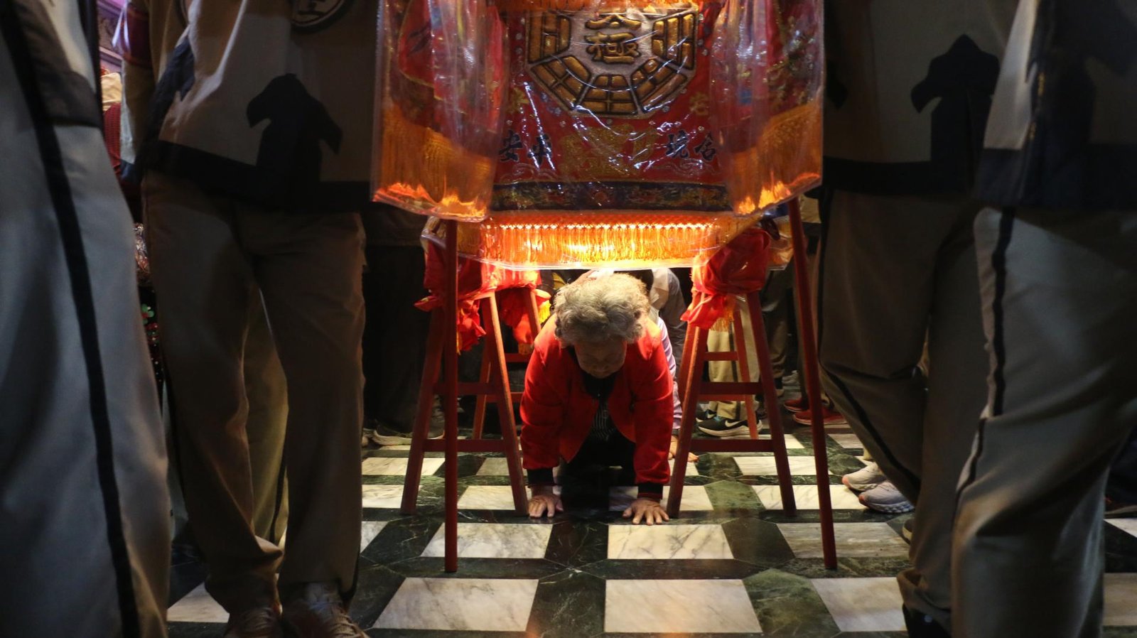 European Photography Awards Winner - 大甲鎮瀾宮媽祖聖駕興四海 信徒虔心求