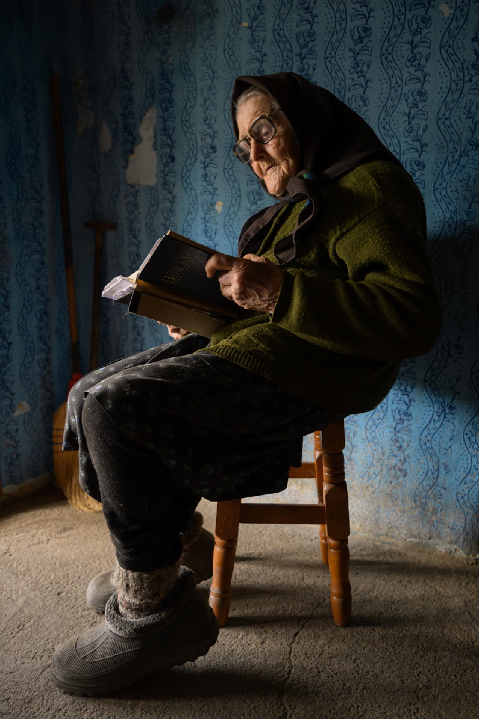 European Photography Awards Winner - Woman, reading the Bible