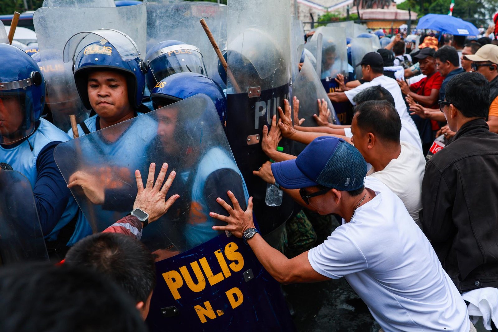 European Photography Awards Winner - Philippines on Fire: Anti-Corruption Protests